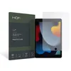 A screen protector for an iPad is shown next to its packaging. Produktbild-Vorschau