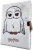 A plush A5 lockable notebook with a Harry Potter theme, featuring an embroidered Hedwig the owl. Produktbild-Vorschau