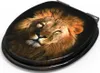 A toilet seat with a lion's face printed on it. Náhled obrázku produktu