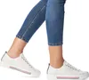 A person wearing blue jeans and white sneakers is shown from the knees down, walking. Produktbild-Vorschau