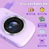 A marketing image of a purple digital camera with feature callouts. Produktbild-Vorschau