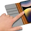 A hand is shown interacting with a phone case that has card slots. Anteprima dell’immagine prodotto
