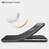 A flexible phone case is shown bending to demonstrate its flexibility, with a feather and an orange curve indicating lightness and flexibility. Produktbild-Vorschau