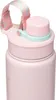 Close-up of the lid and top of a pink water bottle. Voir les images du produit