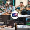 Collage of images showing people using the portable monitor in various settings: working, gaming, and coding. Anteprima dell’immagine prodotto