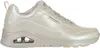 A side view of a single beige Skechers sneaker against a white background. Voir les images du produit