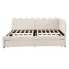 A cream-colored daybed with a scalloped headboard and a slatted mattress base is shown against a white background. Náhled obrázku produktu