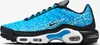 A side view of a Nike Air Max Plus sneaker with a blue and white pixelated pattern. Anteprima dell’immagine prodotto