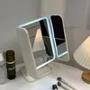 Dreifach-Kosmetikspiegel mit LED-Beleuchtung, Produktbild-Vorschau 1