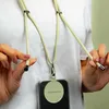 A person wearing a white t-shirt and holding a phone case with a lanyard. Anteprima dell’immagine prodotto