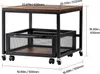 A side view of a rolling side table with a storage basket and dimensions labeled. Voir les images du produit