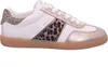 A single white sneaker with leopard print and gold accents is shown against a white background. Voir les images du produit