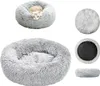 A collage of images showing a round, fluffy pet bed in gray, with a cat inside one of the views. Anteprima dell’immagine prodotto
