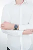 A person wearing a white shirt and a watch. Voir les images du produit
