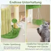 A split image showing two cats interacting with a cat tree. The left side shows a cat playing with a dangling ball toy. The right side shows a cat batting at hanging pom-poms with bells. Text overlays describe the features. Anteprima dell’immagine prodotto