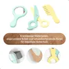 A collection of wooden toy hairdressing tools, including a mirror, scissors, and comb, presented with descriptive text and close-up detail shots. Voir les images du produit