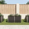 Three dark gray raised garden beds with silver trim are placed on a green lawn in front of a wooden fence and a concrete pillar. Voir les images du produit