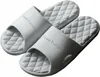 A pair of light gray shower slides are shown against a white background. Anteprima dell’immagine prodotto