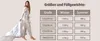 A woman in white clothing is holding a white duvet, with a size and weight chart next to her. Produktbild-Vorschau