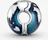 A close-up studio shot of a Pandora clip charm. Podgląd zdjęcia produktu