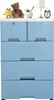 A blue plastic chest of drawers with toys and a lamp on top. Voir les images du produit