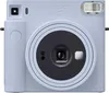A front view of a light blue Fujifilm Instax Square SQ 1 instant camera against a white background. Anteprima dell’immagine prodotto