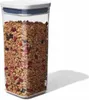 A clear, professional studio shot of a food storage container filled with granola. Náhled obrázku produktu