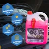 A bottle of pink coolant is placed in front of a car engine with the hood open. There are informational hexagons on the left side of the image. Produktbild-Vorschau