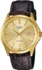 A close-up studio shot of a gold-faced Casio watch with a brown leather strap. Voir les images du produit