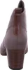 Rear view of a grey ankle boot with a brown heel and brown accent at the top. Voir les images du produit