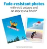 Two photos of people engaged in winter sports, with text overlay promoting fade-resistant photos. Anteprima dell’immagine prodotto