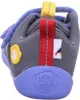Close-up view of the heel and sole of a child's shoe. Voir les images du produit