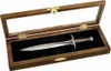 A letter opener shaped like a sword is displayed in a wooden box with a glass lid. Anteprima dell’immagine prodotto