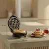 Máquina para gofres mini de Bestron, ideal para preparar Vista previa de la imagen del producto 7