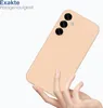 A hand holding a peach-colored smartphone case. Produktbild-Vorschau