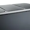 A close-up view of the top and side of a trash can. Voir les images du produit