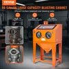 A VEVOR 90-gallon sandblasting cabinet is shown in an orange color, with a 'before' and 'after' image of a metal part, and feature callouts. Voir les images du produit