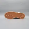 The underside of a shoe is shown against a plain gray background. Voir les images du produit
