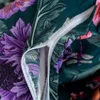 A close-up view of a floral patterned fabric with a zipper. Produktbild-Vorschau