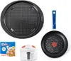 A collection of kitchenware items including a pizza pan, a frying pan, and a food chopper, along with a small booklet. Produktbild-Vorschau