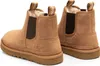 A pair of UGG Neumel Chelsea boots are shown from a rear-diagonal angle against a white background. Voir les images du produit