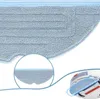 Close-up view of a blue mopping cloth for a robot vacuum cleaner, with a magnified inset showing the attachment mechanism and a partial view of the robot vacuum cleaner itself. Produktbild-Vorschau