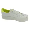 A single white sneaker with yellow accents is shown against a white background. Produktbild-Vorschau