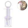 A clear product shot of a plastic pet feeding syringe on a white background, with a small inset image showing a cat being fed with a similar syringe. Produktbild-Vorschau