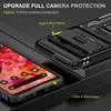 A close-up shot of a black phone case with a phone inside, highlighting its protective features. Anteprima dell’immagine prodotto
