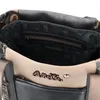 Close-up view of the interior and exterior details of a handbag. Voir les images du produit