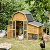 A wooden chicken coop with two chickens in a garden setting. Anteprima dell’immagine prodotto