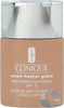 A bottle of Clinique Even Better Glow Light Reflecting Makeup SPF 15. Voir les images du produit