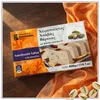 Kandylas Halva mit Pistazien 400 g Verpackung auf orangefarbenem Stoff Produktbild-Vorschau