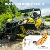 An ATV driving through mud, with a close-up inset of a wired remote control. Voir les images du produit